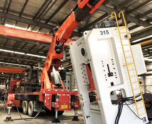 贡井附近随车吊出租，轻松解决运输难题