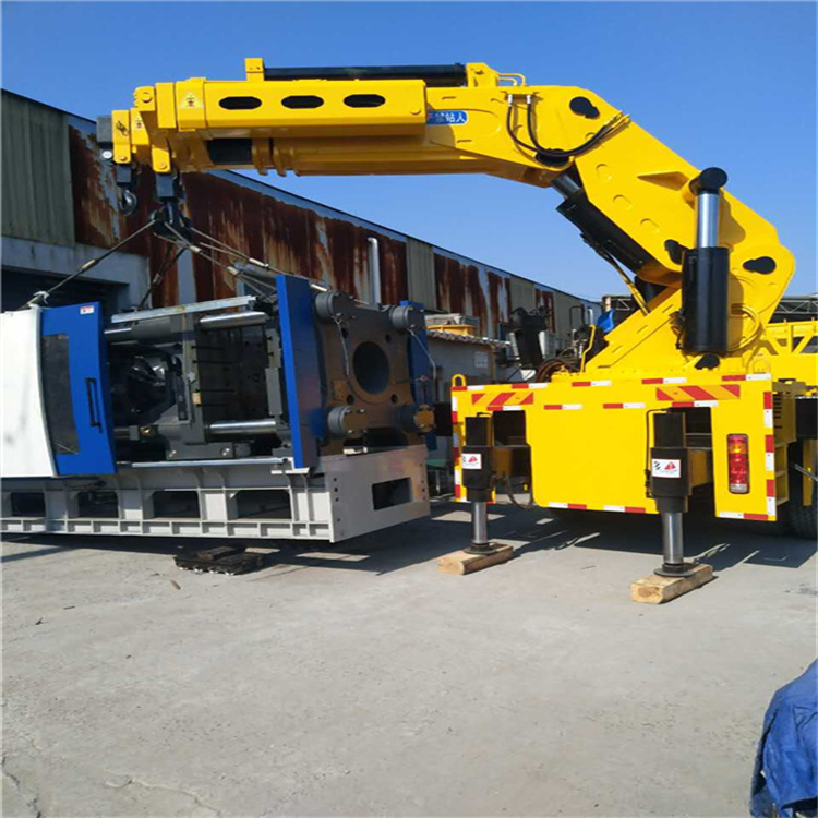 贡井 大吨位折臂吊出租费用解析：一小时租赁多少钱