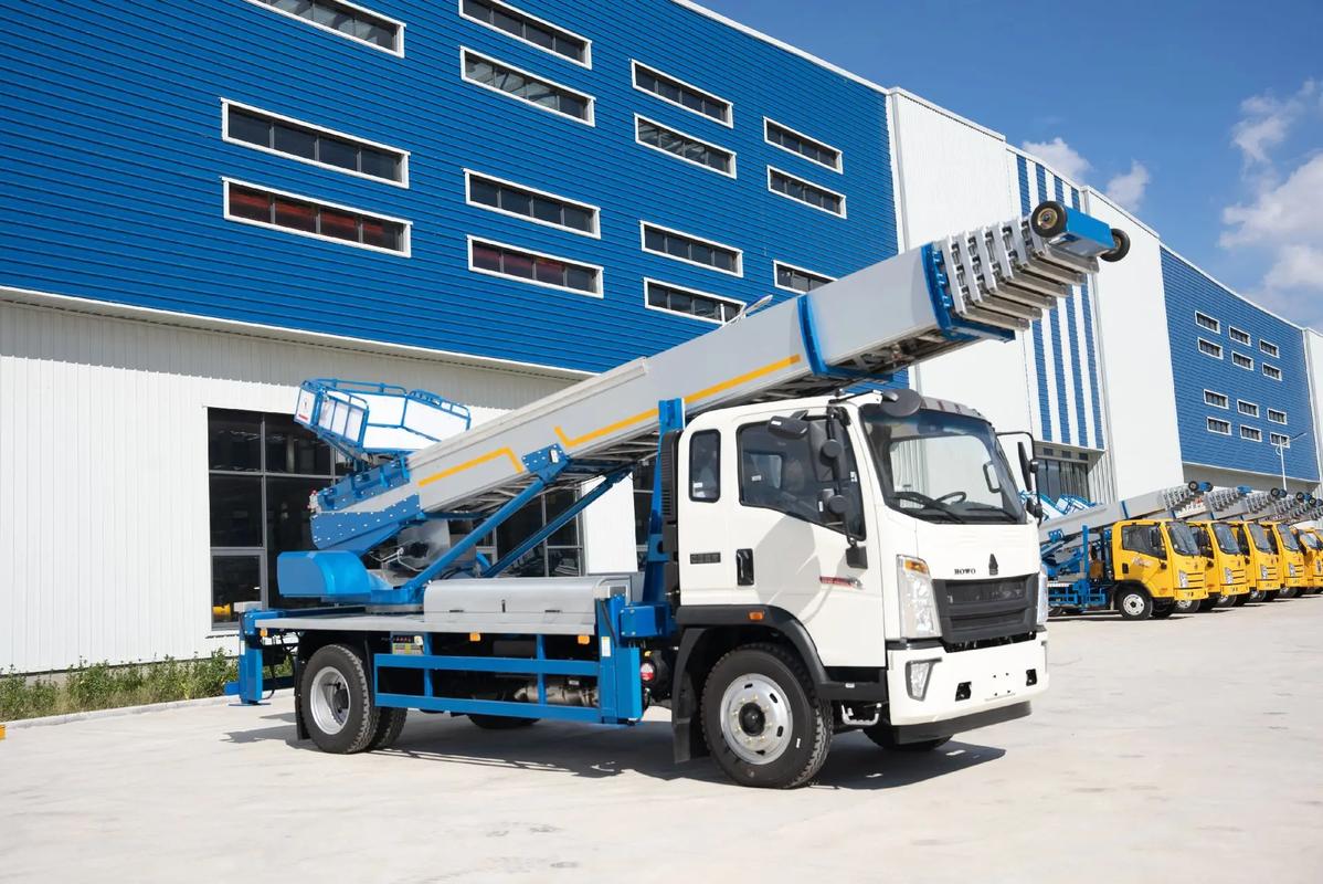 贡井出租云梯车高空作业车 建筑垃圾搬运