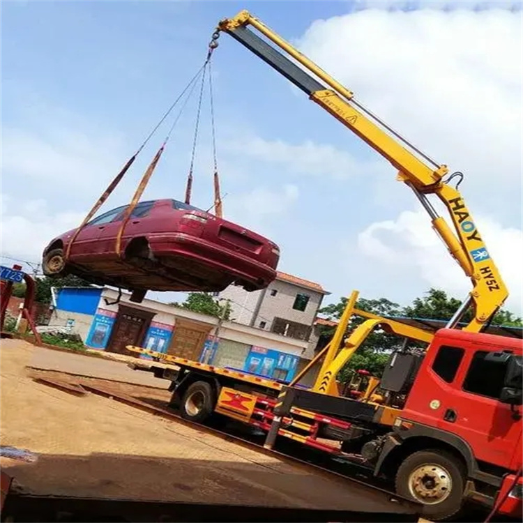 贡井吊车吊汽车的正确方法